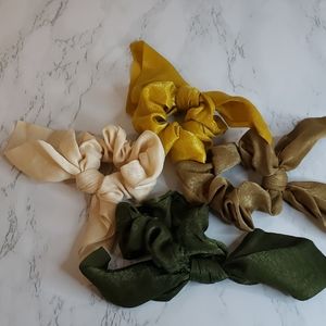 Bundle of 4 scrunchies!